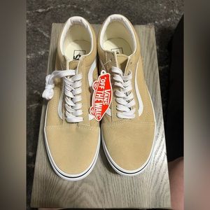 Vans old skool taupe men’s size 10.5 shoes. Never been worn